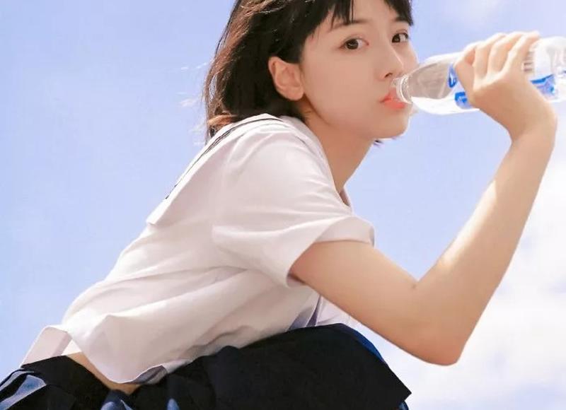 红色童话文案短句集合66条 红色童话文案短句集合66条