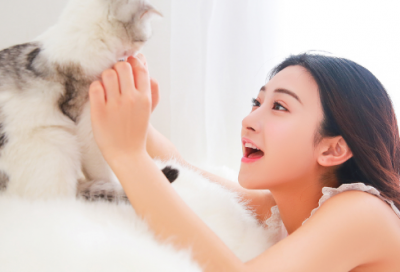 ​关于心痛又舍不得的句子 舍不得他走的心情说说